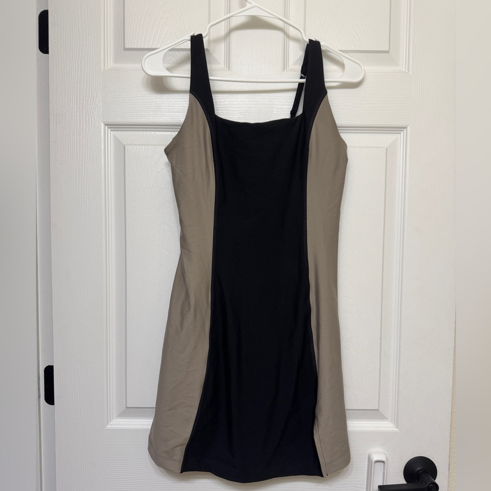 Abercrombie & Fitch YPB SculptLUX Mini Tennis Dress in Black/Beige - M